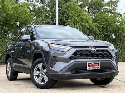 Used 2025 Toyota RAV4 XLE FWD image 2
