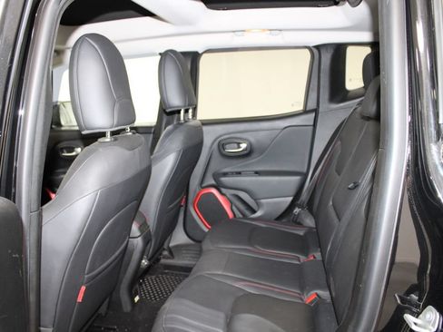 Used 2018 Jeep Renegade Trailhawk AWD/4WD image 13