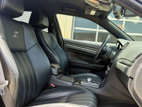 Used 2015 Chrysler 300 S RWD image 28