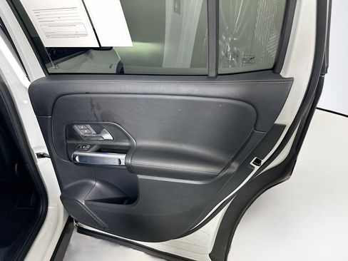 Used 2022 Mercedes-Benz GLB 35 AMG AMG GLB 35 image 31