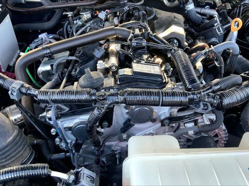 Used 2025 Toyota Tacoma SR5 RWD image 33