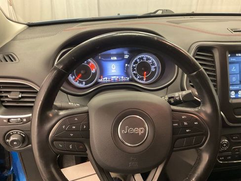 Used 2019 Jeep Cherokee Trailhawk w/ Cold Weather Group AWD/4WD image 13