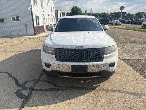 Used 2013 Jeep Grand Cherokee Altitude AWD/4WD image 6