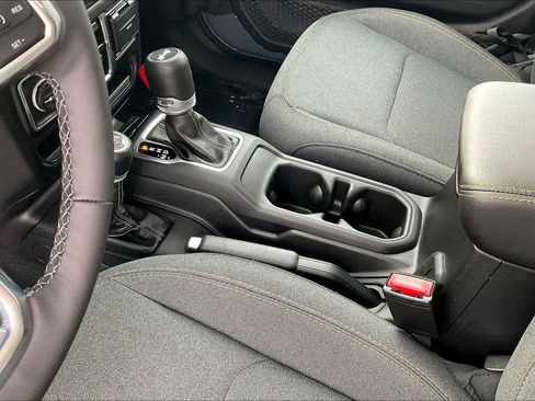 Used 2025 Jeep Wrangler Unlimited Sahara AWD/4WD image 20