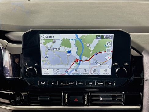 Used 2025 Nissan Pathfinder SL FWD image 22
