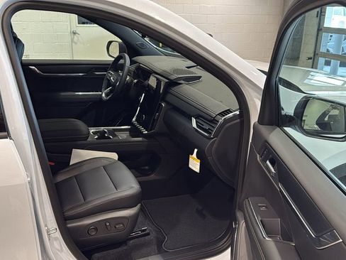 New 2026 GMC Acadia Elevation w/ Elevation Premium Package image 12