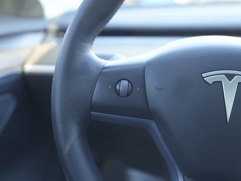 Used 2023 Tesla Model 3 Standard Range image 23