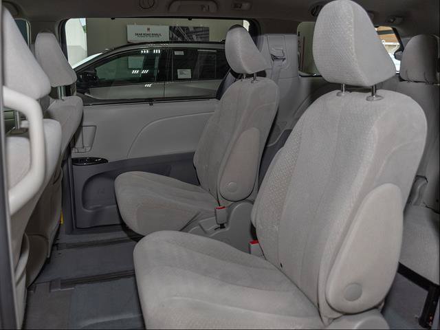 Used 2011 Toyota Sienna LE w/ Towing Pkg AWD/4WD image 15
