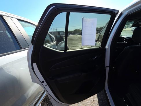 Used 2023 Chevrolet Traverse LT FWD image 12