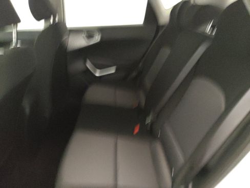 Used 2025 Kia Soul LX w/ LX Technology Package FWD image 18
