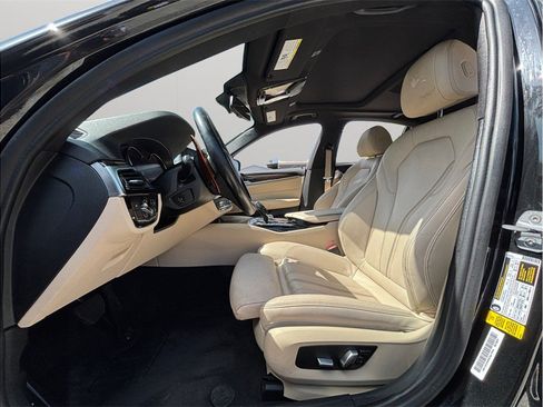 Used 2018 BMW 530i w/ Premium Package RWD image 2