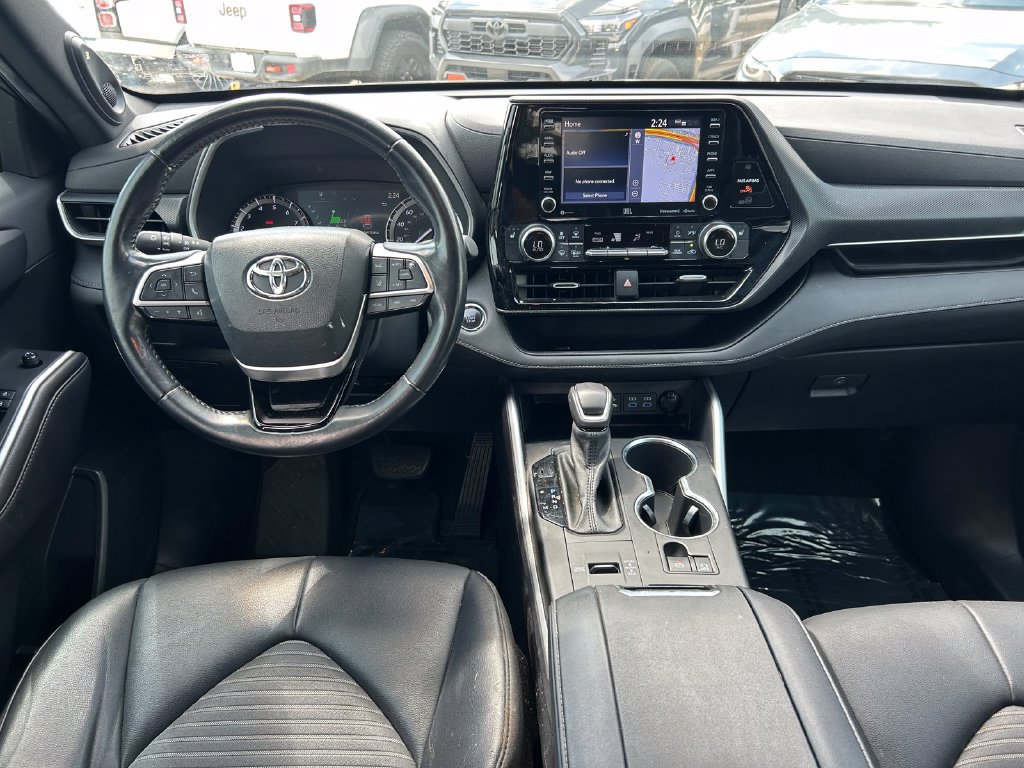 Used 2022 Toyota Highlander XSE FWD image 19
