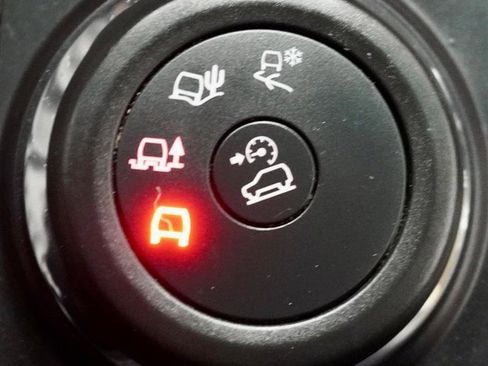 Used 2016 Ford Explorer XLT w/ Equipment Group 202A AWD/4WD image 25