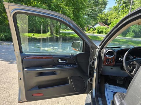 Used 2005 GMC Envoy SLT w/ Luxury Package image 15