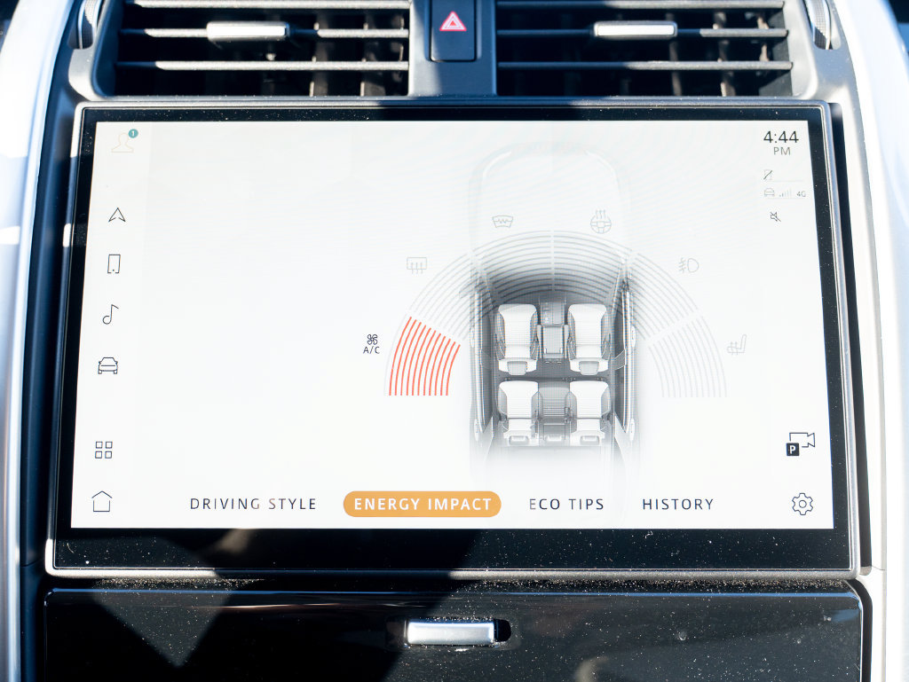 Certified 2025 Land Rover Discovery S AWD/4WD image 31