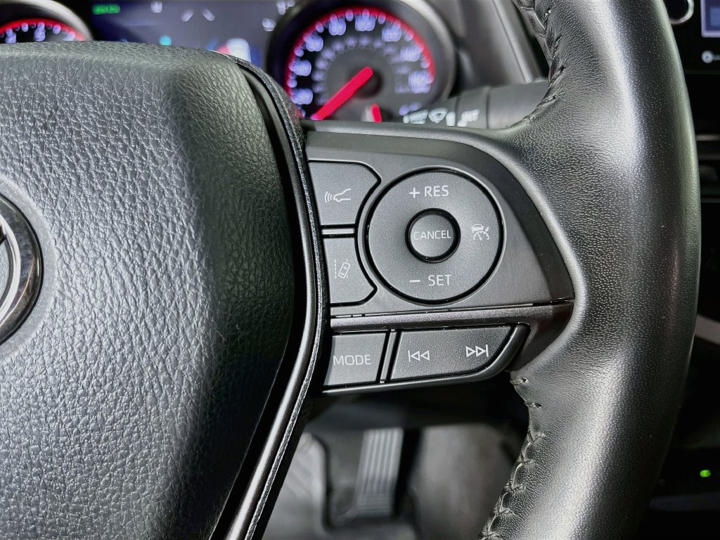 Used 2022 Toyota Camry XSE FWD image 15