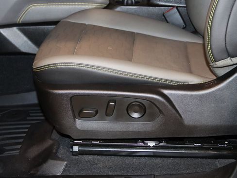 Used 2026 Chevrolet Colorado ZR2 w/ Technology Package AWD/4WD image 42
