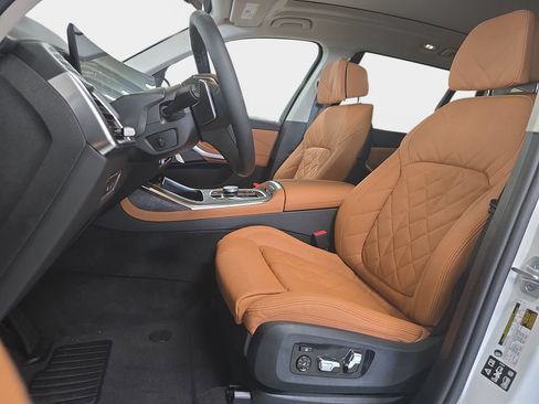 Used 2026 BMW X7 xDrive40i w/ Premium Package AWD/4WD image 10