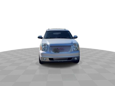 Used 2014 GMC Yukon XL Denali AWD/4WD image 3