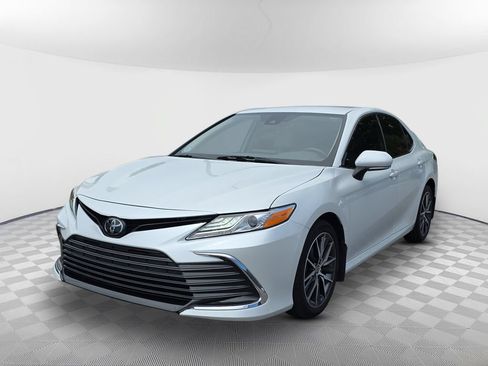 Used 2023 Toyota Camry XLE w/ Cold Weather Package AWD/4WD image 3