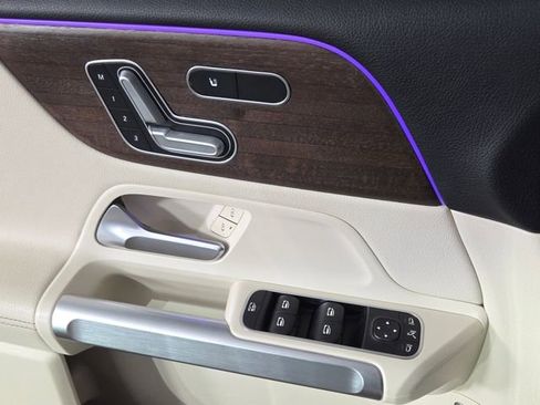 Used 2022 Mercedes-Benz GLB 250 GLB 250 image 29