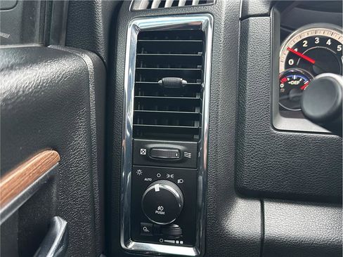 Used 2016 RAM 1500 Laramie w/ Convenience Group image 29