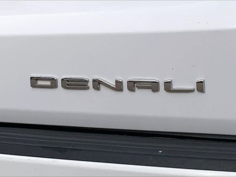 Used 2021 GMC Yukon XL Denali w/ Denali Premium Package image 9