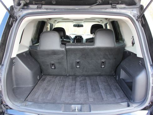 Used 2017 Jeep Patriot High Altitude AWD/4WD image 7
