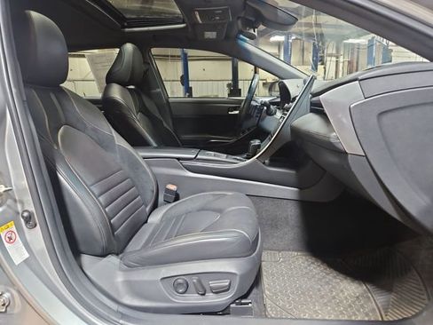 Used 2019 Toyota Avalon Touring w/ Advanced Safety Package image 31