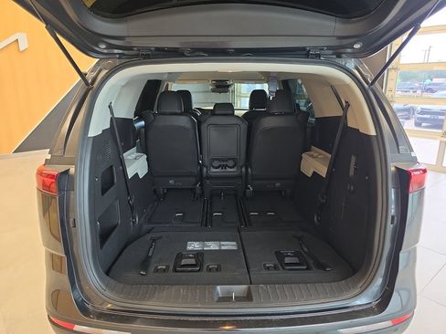 Used 2023 Kia Carnival LX FWD image 41