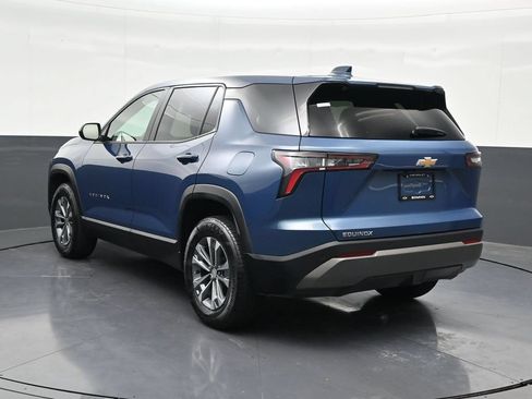 Used 2025 Chevrolet Equinox LT FWD image 3