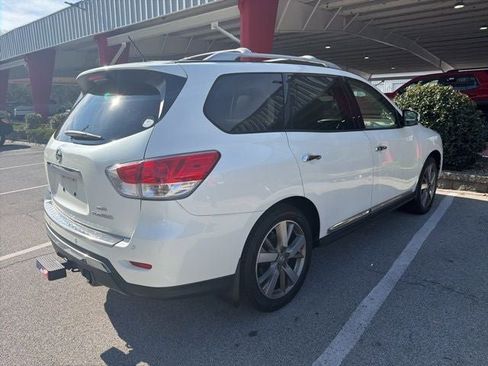 Used 2015 Nissan Pathfinder Platinum w/ Family Entertainment Package image 14