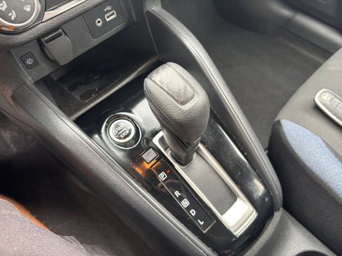 Used 2025 Nissan Versa SV FWD image 34