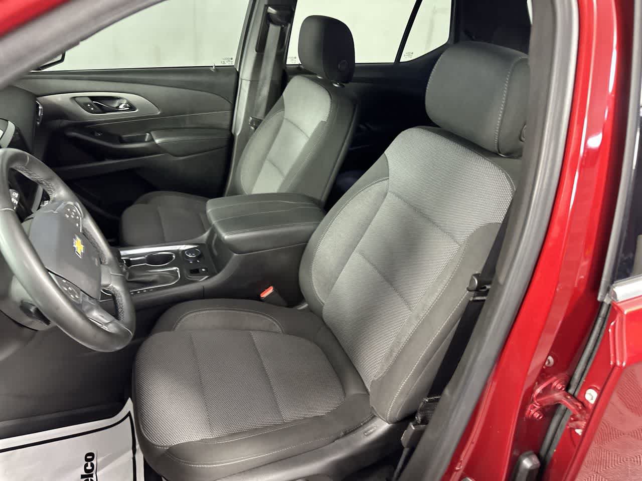 Used 2023 Chevrolet Traverse LT FWD image 14