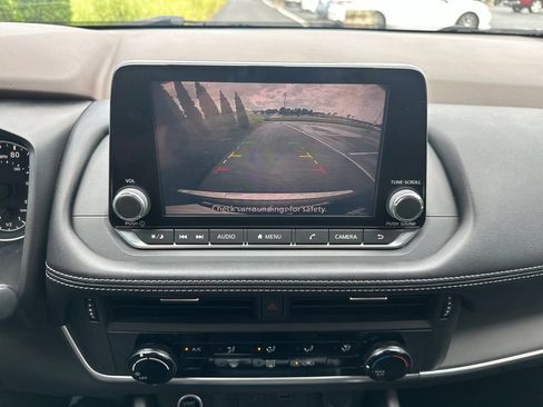 Used 2021 Nissan Rogue S FWD image 19