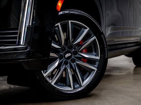 Used 2021 Cadillac Escalade Sport Platinum w/ LPO, ONYX Package image 22