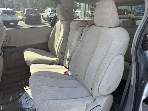 Used 2014 Toyota Sienna LE FWD image 67