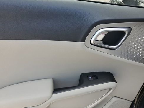 Certified 2023 Kia Soul LX image 9