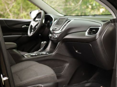 Used 2019 Chevrolet Equinox LT FWD image 27