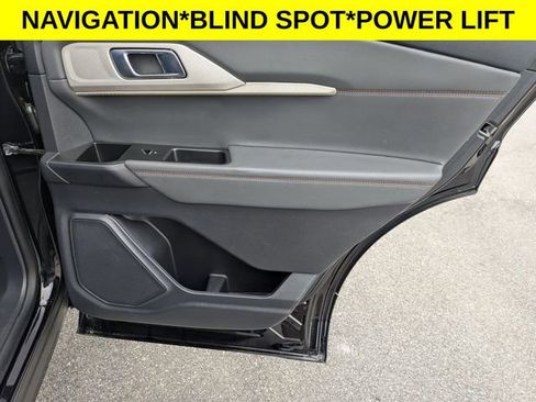 Used 2025 Ford Explorer Active RWD image 33
