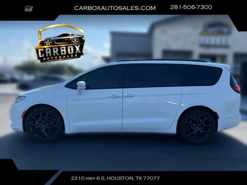 Used 2021 Chrysler Pacifica Touring w/ S Appearance Package FWD image 2