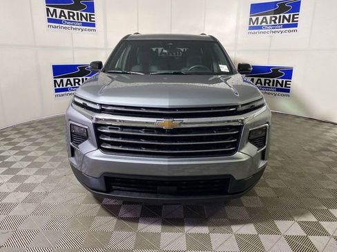 Certified 2026 Chevrolet Traverse LT w/ Sun and Wheel Package FWD image 12