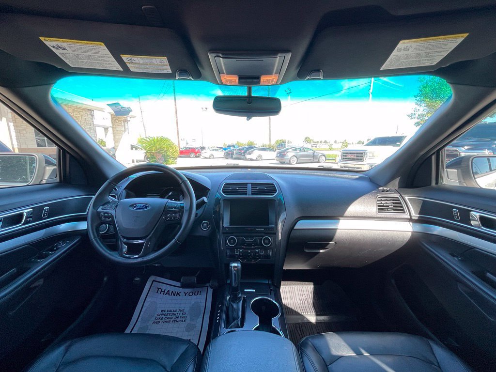 Used 2017 Ford Explorer XLT w/ Equipment Group 202A FWD image 28
