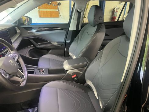 Used 2026 Volkswagen Tiguan SE AWD/4WD image 28