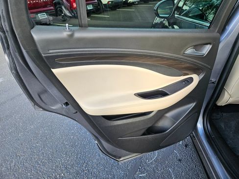Used 2019 Buick Envision Preferred AWD/4WD image 9