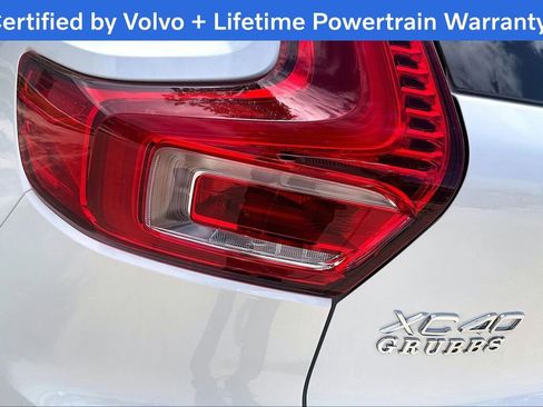 Used 2025 Volvo XC40 B5 Plus AWD/4WD image 40