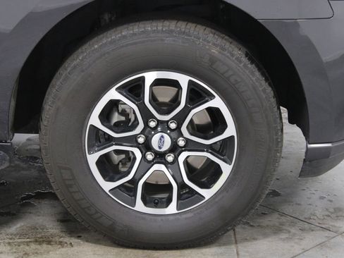 Used 2024 Ford Expedition Max XLT image 12