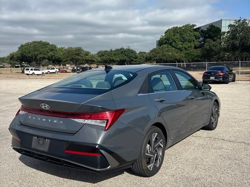 Used 2025 Hyundai Elantra SEL FWD image 3