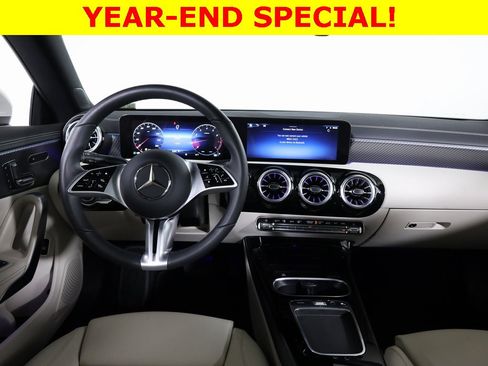 Used 2025 Mercedes-Benz CLA 250 4MATIC image 37