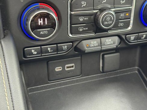 Used 2021 Chevrolet Tahoe Premier w/ Premium Package image 27